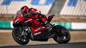 Motoraduno ducati in largo pisanello