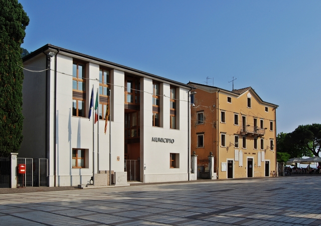 Municipio_Casa_del_Comune_Garda_2012